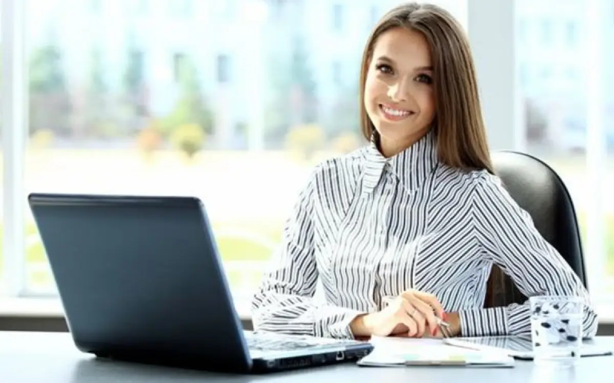 Penting Banget! Berapakah Jarak Aman Pandangan Mata dengan Layar Laptop ...